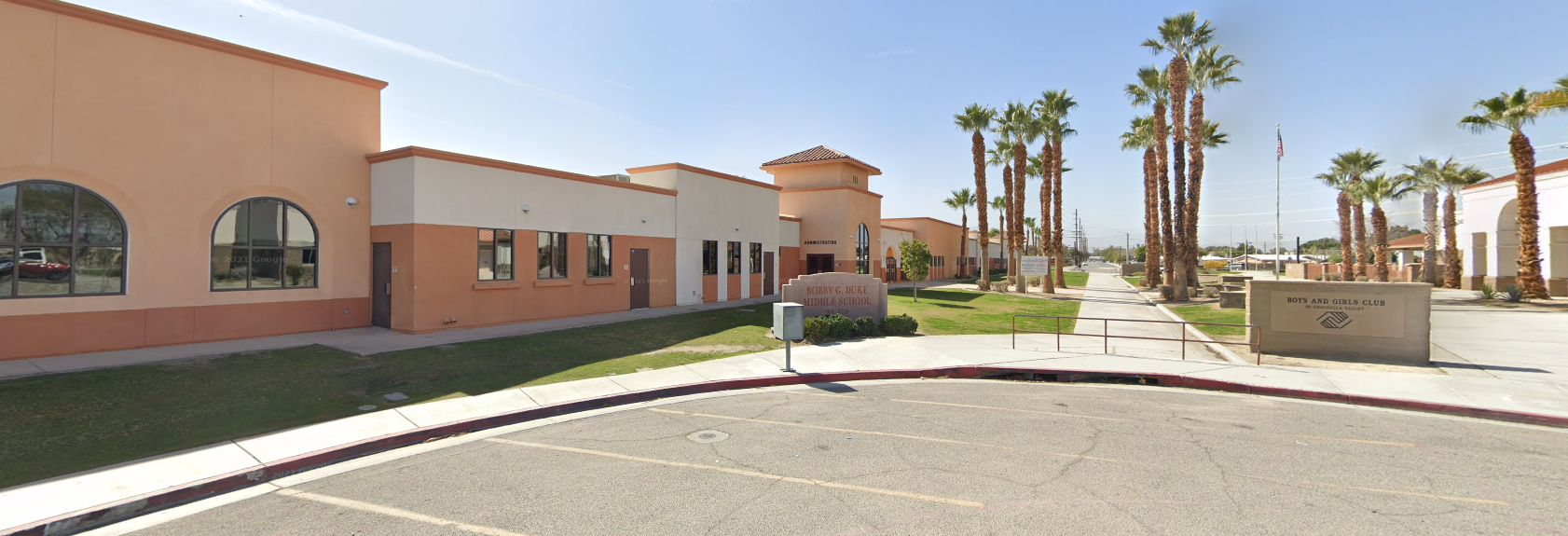 Bobby Duke Middle image